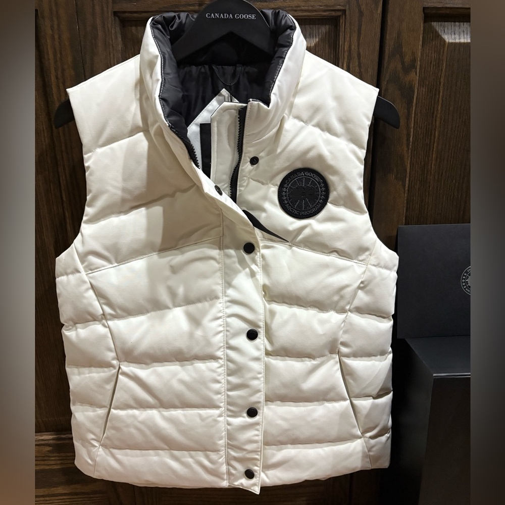 Canada Goose Freestyle Vest Women’s Black Label North Star White NEW!! Sz XS 😍🔥 - Picture 2 of 7